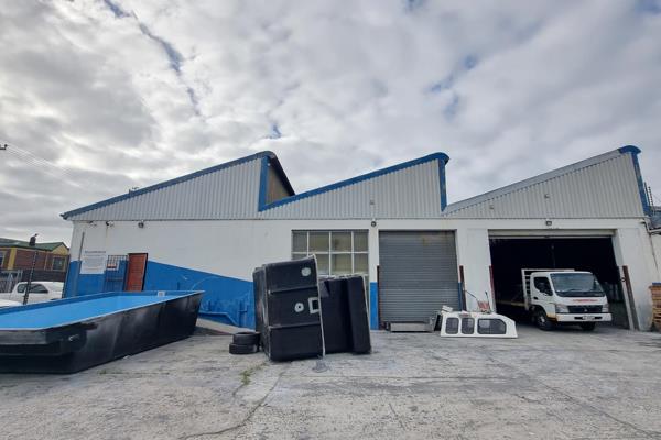 This industrial property to let in Elsies River offers a 2,000m&#178; warehouse with an ...