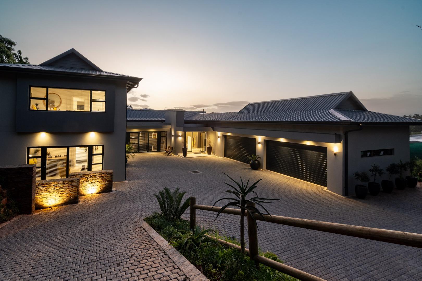 5 Bedroom House for sale in Simbithi Eco Estate - P24-116053695