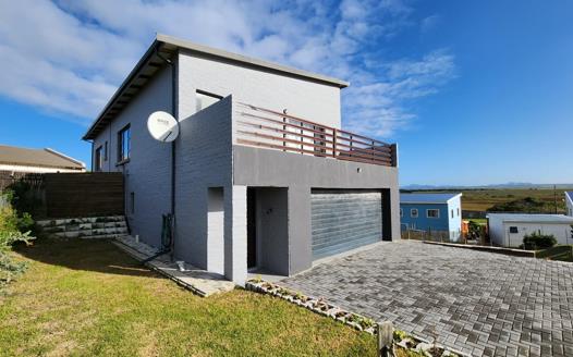 3 Bedroom House for sale in Paradise Beach