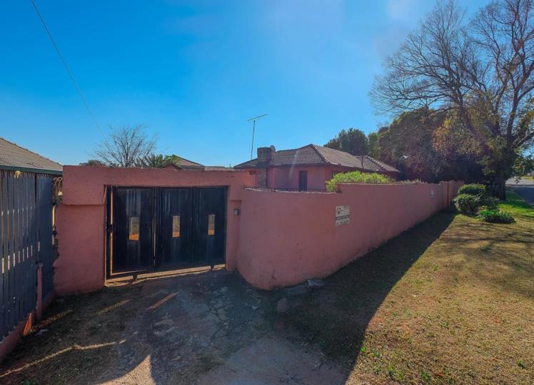 3 Bedroom House for sale in Lindhaven - P24-116056579
