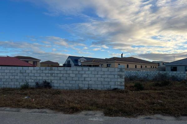An exciting opportunity to own a large corner plot located just a short walk from the beach in the sought-after suburb of Bluewater ...