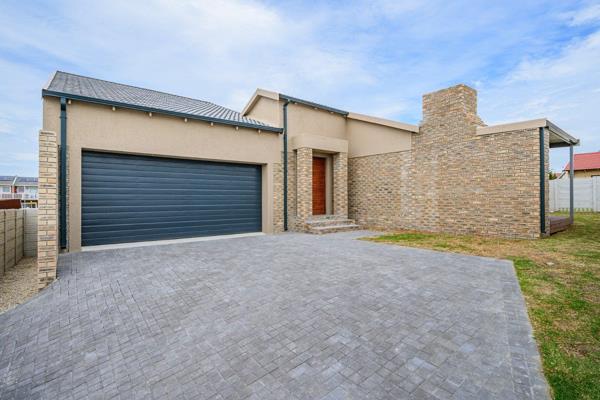 Don&#39;t miss this beautifully designed modern home with Double Garage!!!

This ...