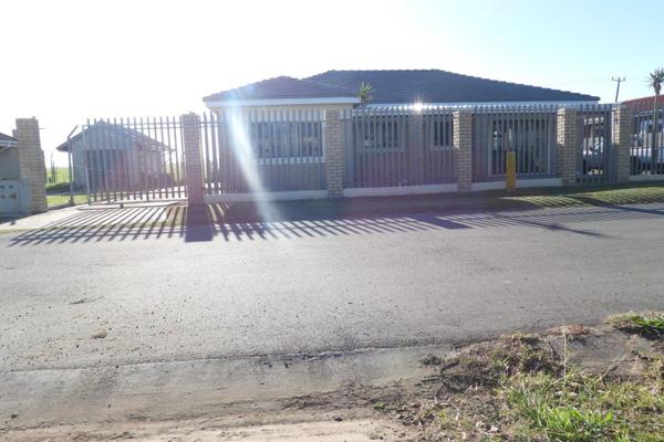 A spacious 2-bedroom flatlet is available for rent in Kayser’s Beach, a peaceful farming area located just 35km from East London CBD. ...