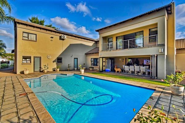 This gorgeous home is beautiful, light and modern.  4 Very spacious bedrooms, all en-suite, a big study, open plan living areas.  The ...