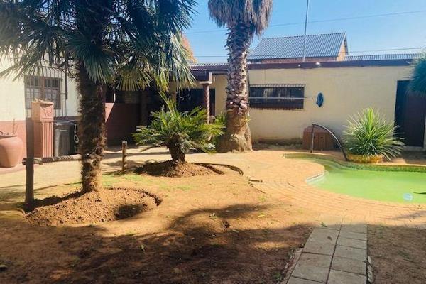Prestigious 4 bedroom home for sale in Brakpan Central

Welcome to this prestigious 4 bedroom home with 5 flatlets. This charming and ...