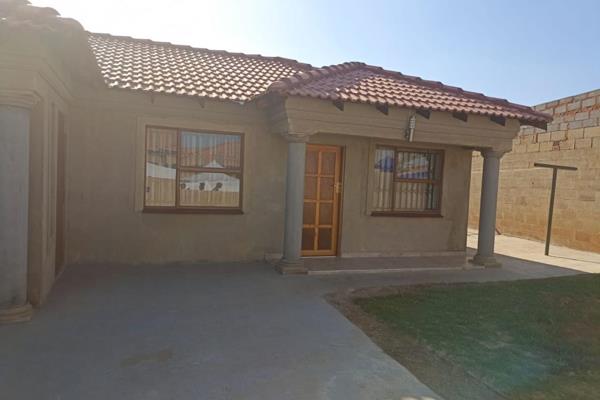 A neat and cozy 2 bedroom house is available for rent in Vosloorus from 1 July 2025. 

This lovely home features a functional kitchen ...
