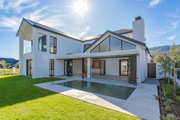 Welcome to Acres in the prestigious Pearl Valley Estate — a stunning 4-bedroom residence that seamlessly blends luxury and comfort. With a monthly rental of R75,000, this exquisite home offers four spacious bathrooms, an inviting pajama lounge, a generous living area, and a ...