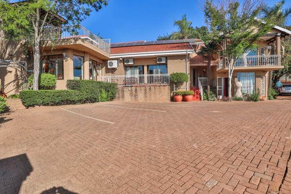 This stunning guesthouse is perfectly positioned offering breathtaking views and convenient access to major shopping malls, filling ...