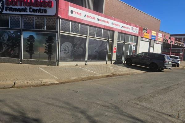 This is an excellent corner unit with glass show room very visible and accessible, excellent exposure, the roof is high and there are a ...