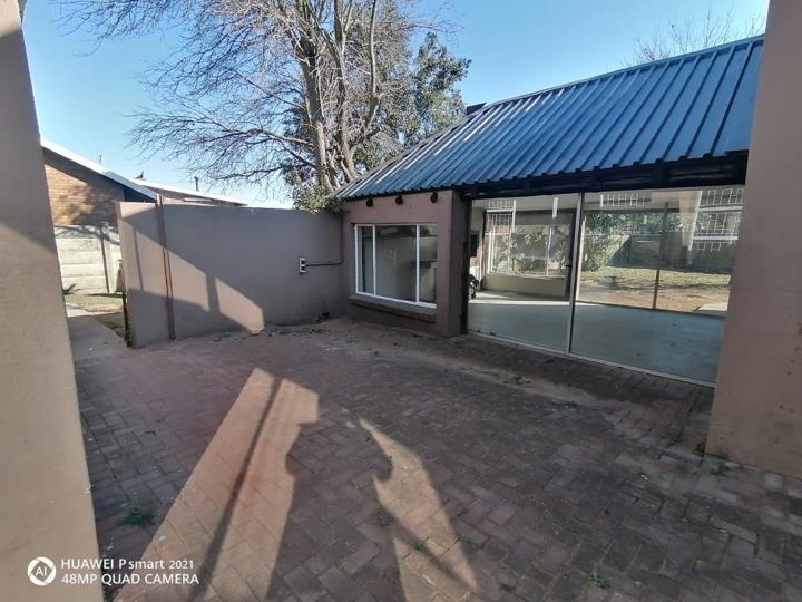 16 Bedroom House to rent in George Botha Park - P24-116092918