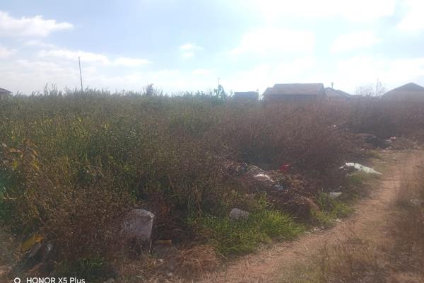 The property is in benoni , Allience. 

Very good area and the land has business right .for anyone with desire to open a mini market or ...