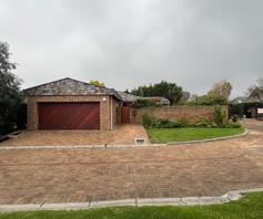 House for sale in Somerset West Central