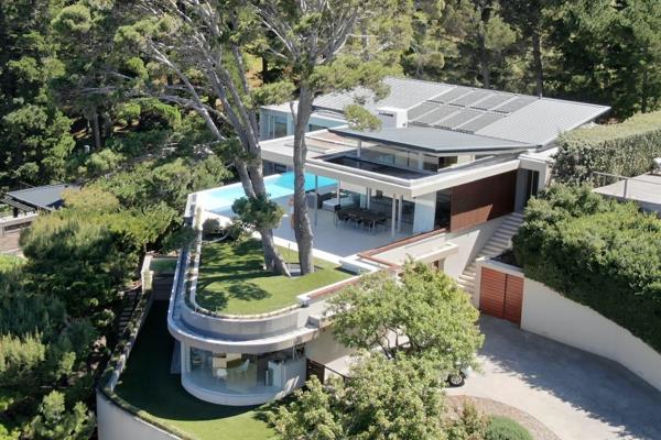 The house is only available from 15.4.26 to 15.12.26, preferably for the entire period.

The villa is in one of the most renowned and ...