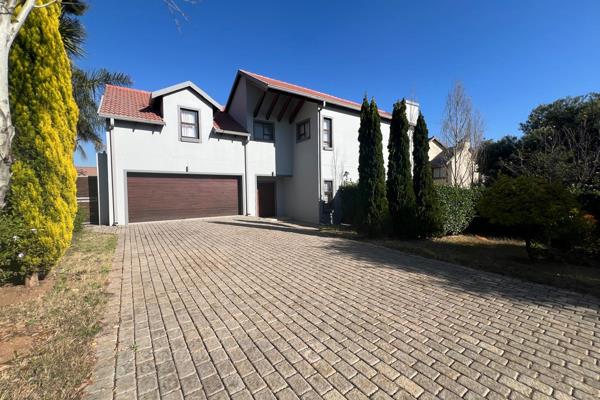 ƽ̨ Features:
4 Bedrooms with built-in cupboards

2 Full Bathrooms + Guest Toilet

Loft Room – perfect as a home office or ...