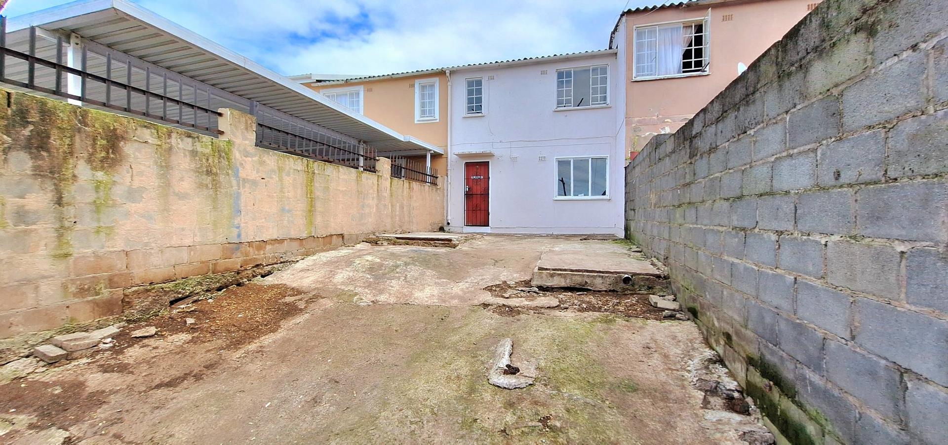 2 Bedroom House for sale in Longcroft - P24-116106427