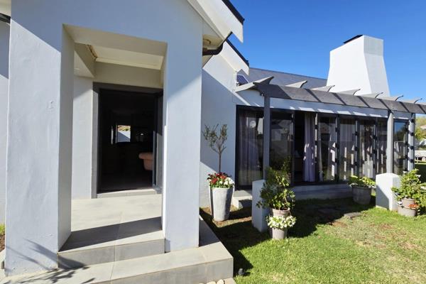 Exclusive Sole Mandate:
Welcome to effortless luxury in the sought-after Mount Royal Golf &amp; Country Estate – a secure, serene ...