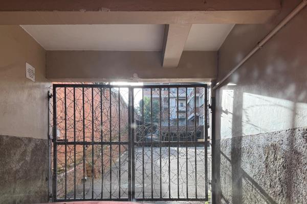 This wonderful apartment has great potential. It is at a beautiful, quiet location with ...