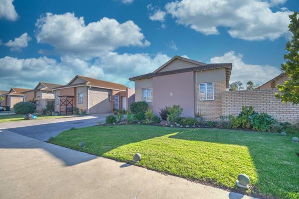 This thoughtfully designed home offers a secure and low-maintenance lifestyle. Its attractive features include a gas hob, electric oven, extractor fan, and an enclosed garden. A sliding door provides easy access to the garage ...
