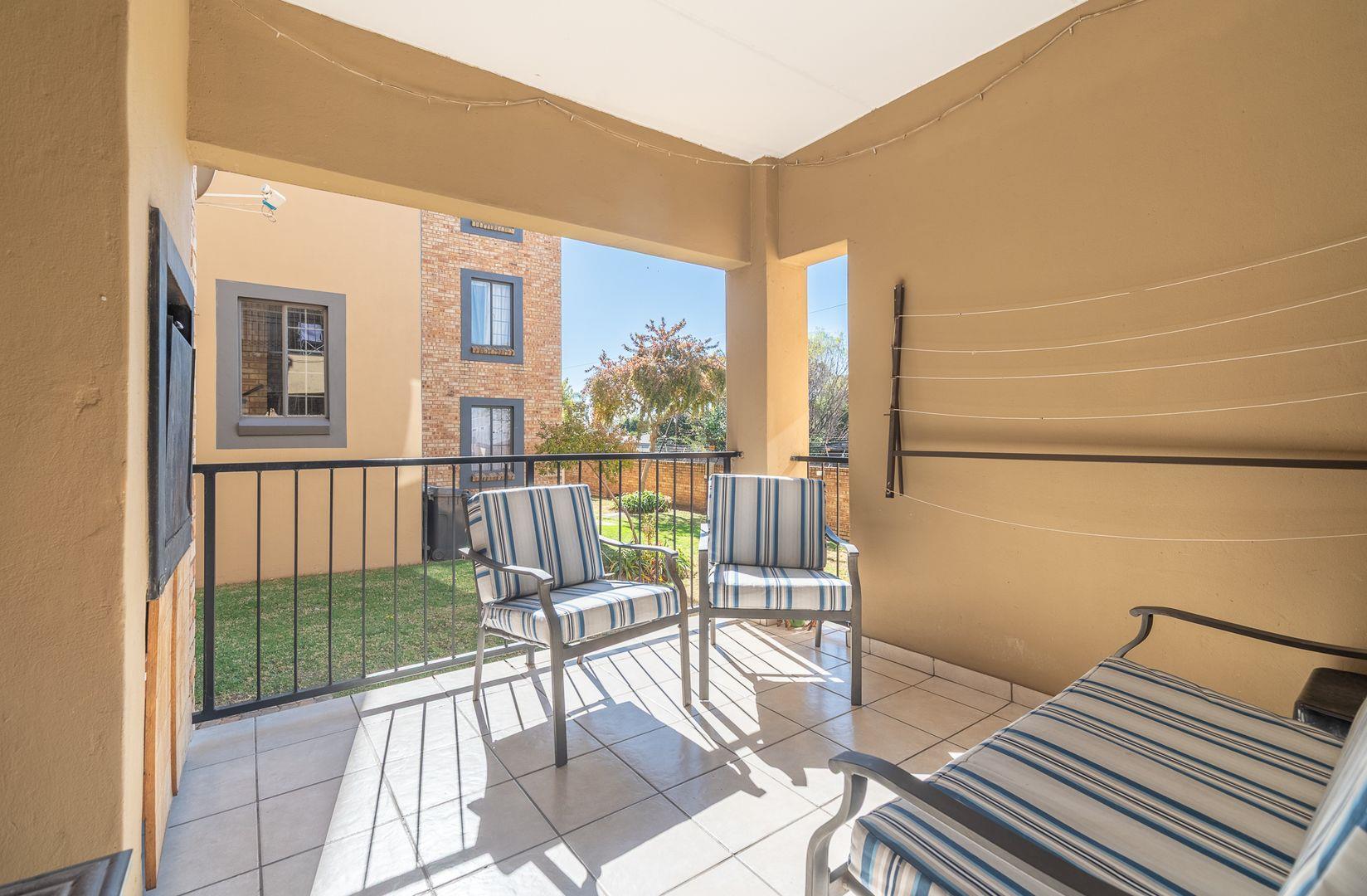 2 Bedroom Apartment / flat for sale in North Riding - P24-116112311