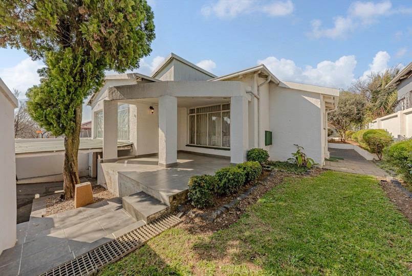3 Bedroom House for sale in Westdene - P24-116112722