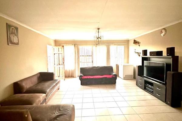 Charming 3 Bedroom House For Sale in Cosmo City Extension 3

Calling all prospective ...