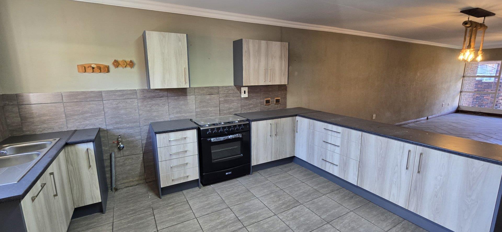 2 Bedroom Townhouse for sale in Three Rivers - P24-116113807