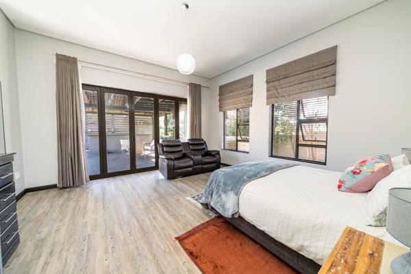 Elegant Family Home for Sale in Lakeside Village, Modderfontein

This stunning, modern ...