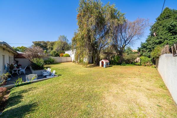 A solid, character-filled Lakeside Village original! This 3-bedroom semi-attached home ...