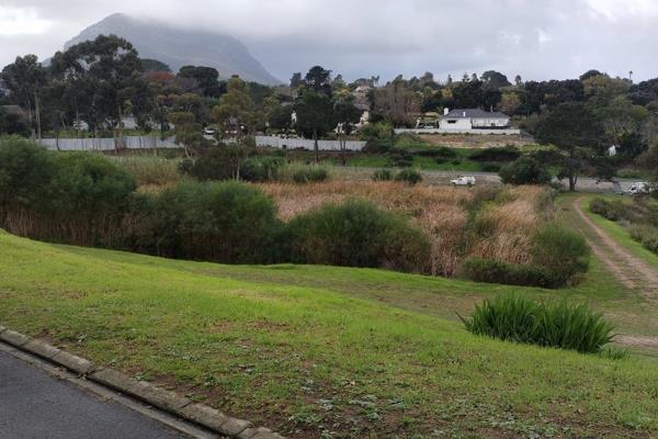 Opportunity set high on a gentle rise in one of Somerset West&#39;s most prestigious ...