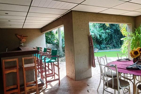 This charming family home offers
Three bedrooms
Three bathrooms with a guest toilet
Kitchen with laundry
Lounge
Dining ...