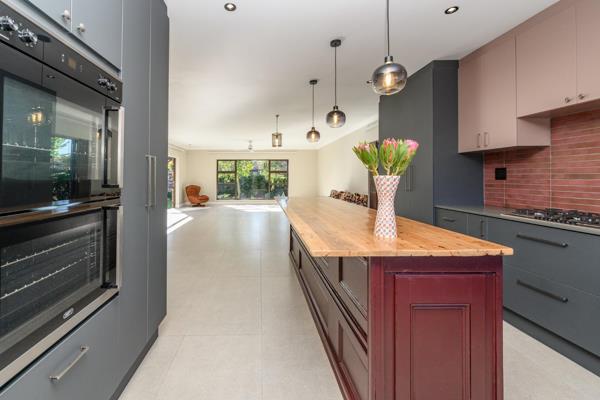 Stylish andamp; Comfortable 3-Bedroom Renovated Townhouse in Prime Location
This beautifully renovated 3-bedroom townhouse offers the ...