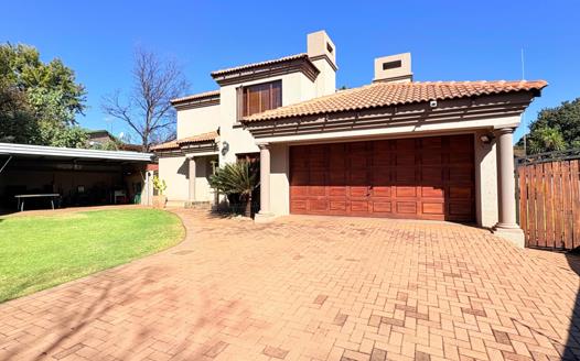 3 Bedroom House for sale in Eldoraigne