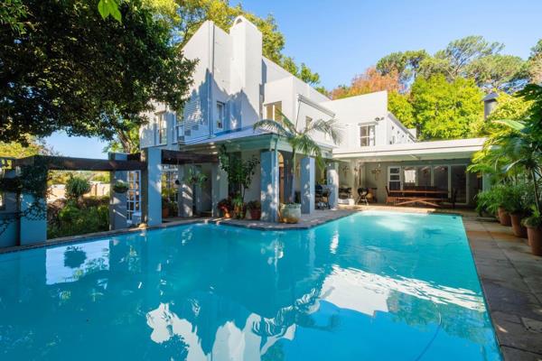 View by Appointment: This vast home, situated in the tranquil and secure Trovato Estate is a must see for families with children in the ...