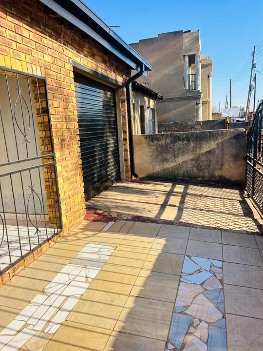 2 Bedroom House for sale in Ratanda - P24-116093263