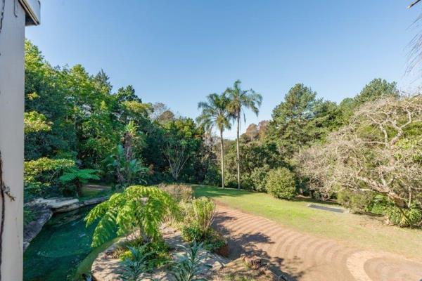 A home for all seasons and a large family. Many options for accommodation. Be the envy of your friends when you own this stunning ...
