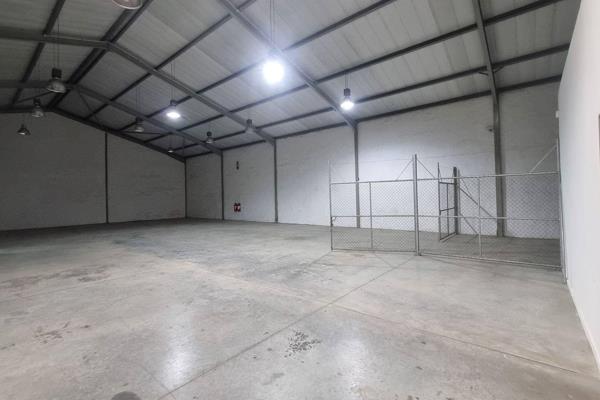 This well-presented 567m2 industrial unit is ideally located on Fettes Road in the heart ...