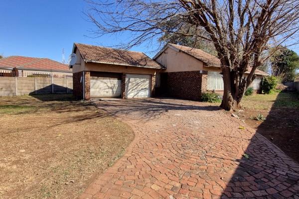 THREE BEDROOM FIXER-UPPER WITH HUGE POTENTIAL | PROJECT OR FLIPPING OPPORTUNITY

Why ...