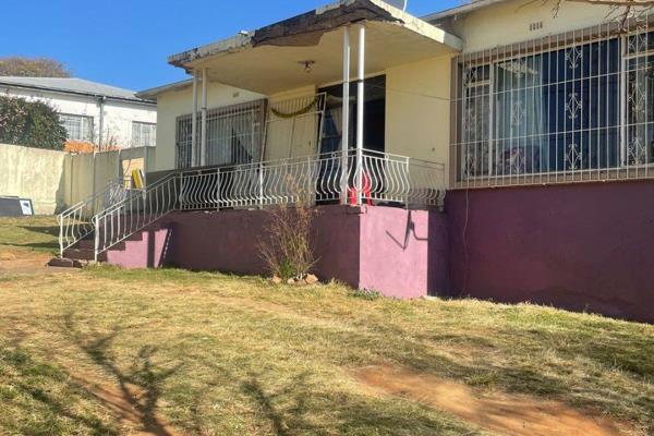 This 4-bedroom home is nestled between Kensington and Bedford Gardens.

The property has currently been sectioned into a 3-bedroom ...