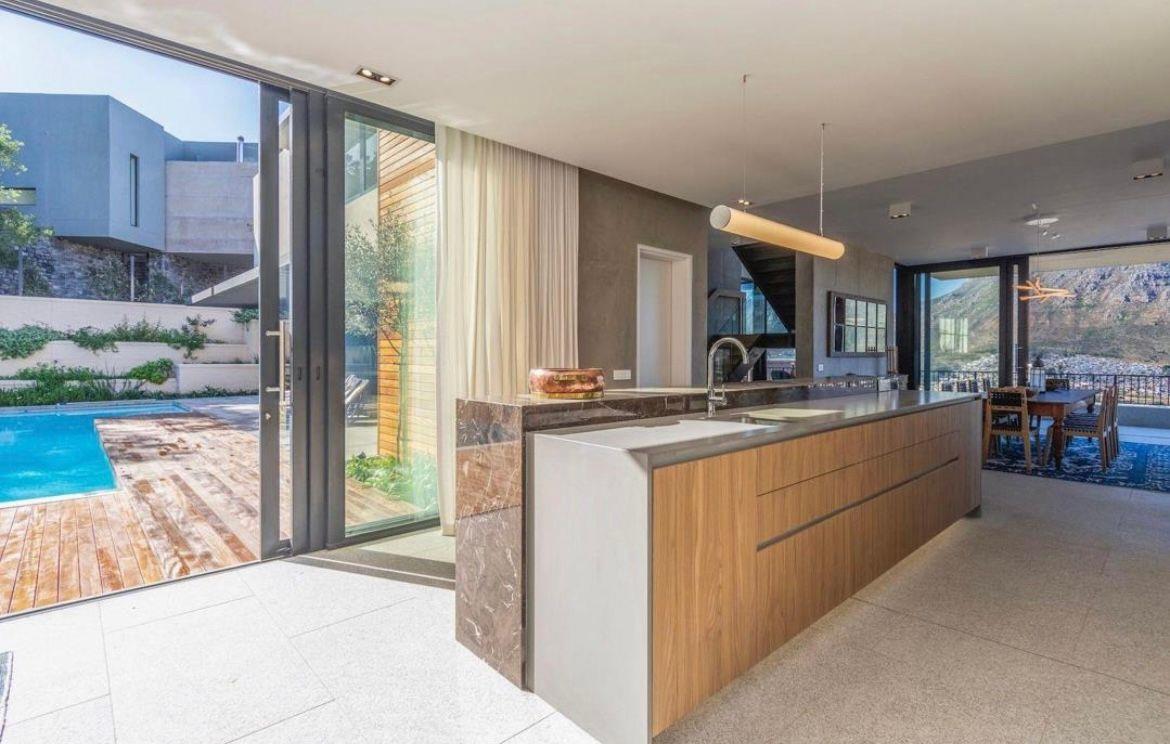 4 Bedroom House for sale in Klein Leeukop Estate