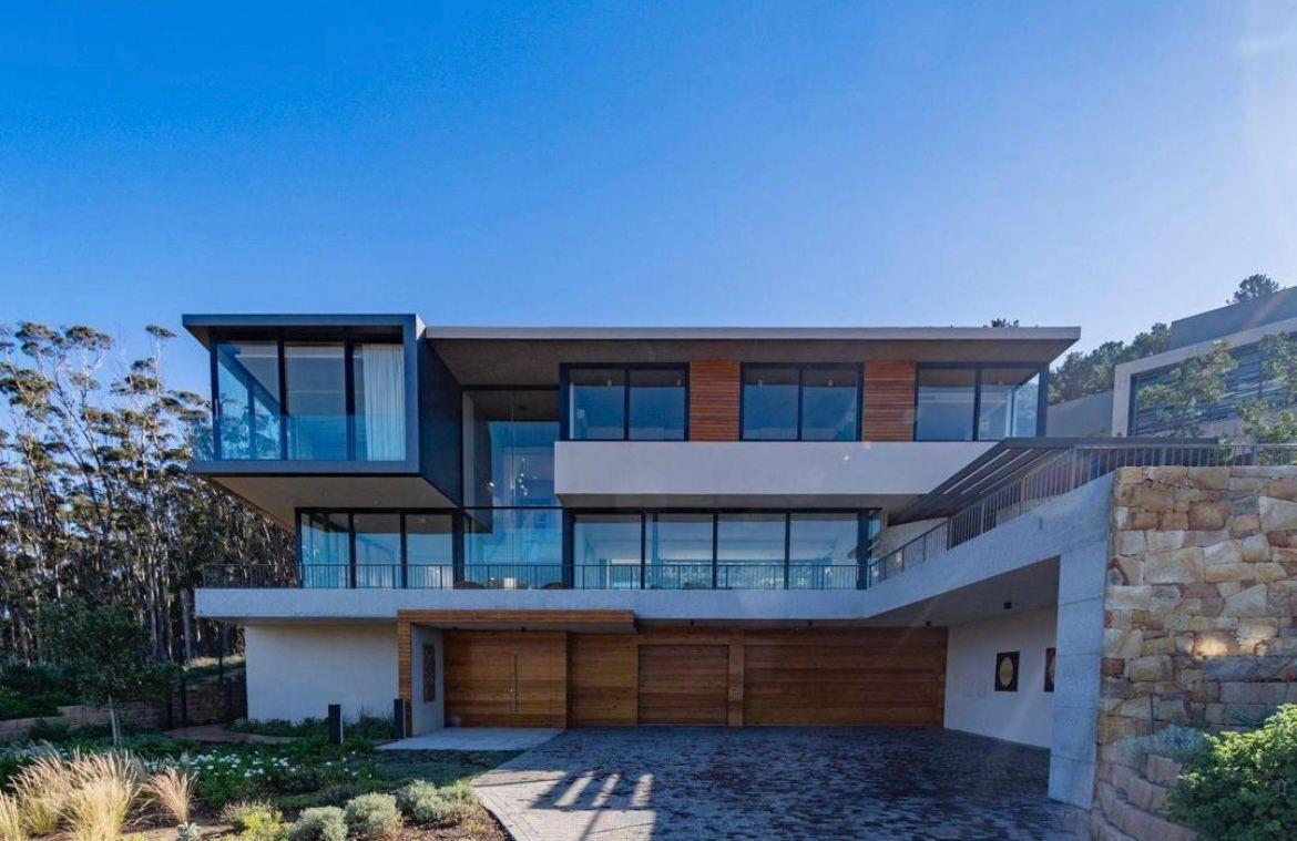 Photo of 4 Bedroom House for sale in Klein Leeukop Estate