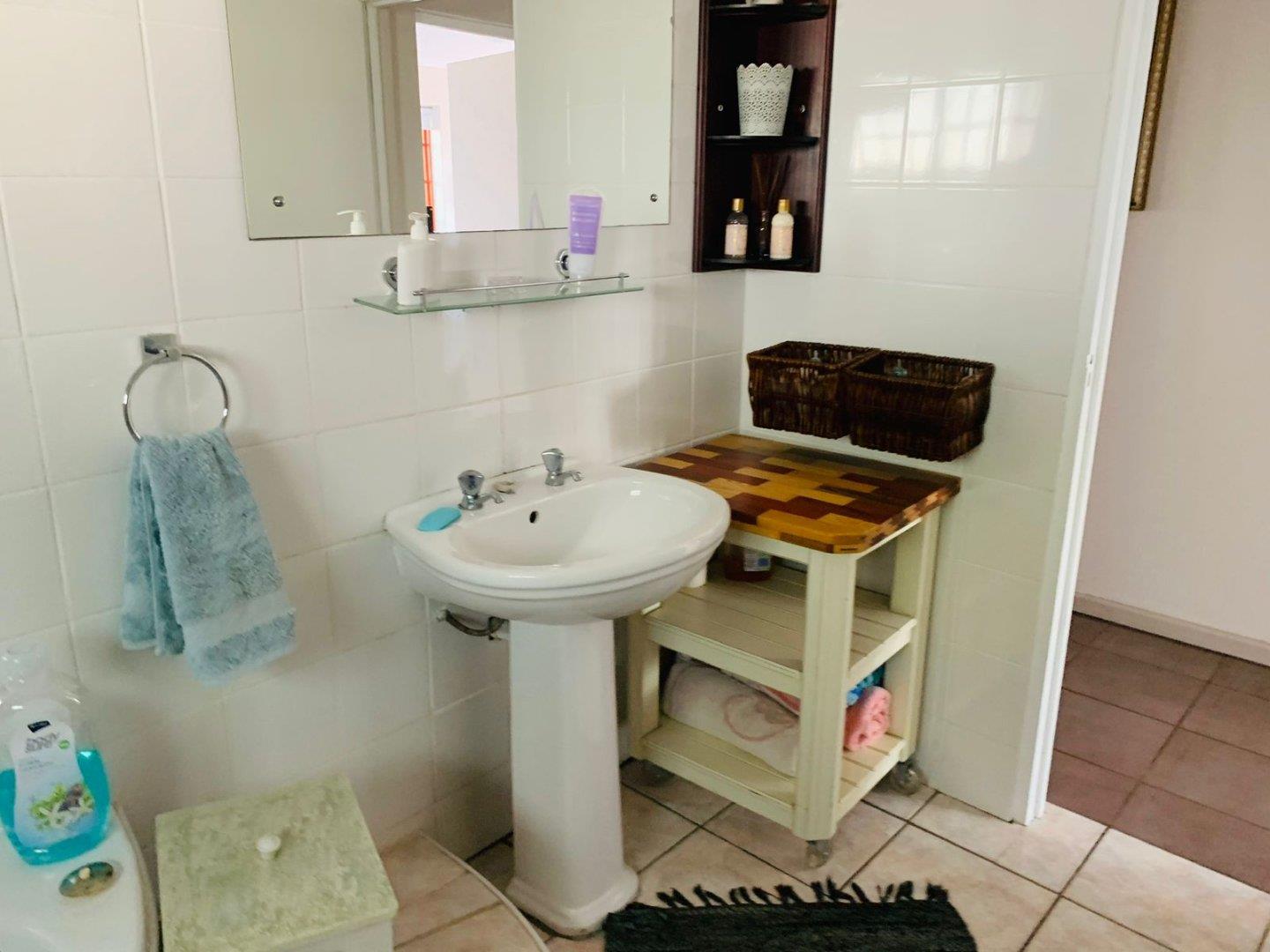 Photo of 4 Bedroom House for sale in Fraaiuitsig