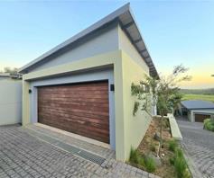 Townhouse for sale in Palm Lakes Estate