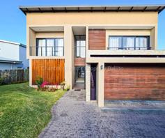 Townhouse for sale in Palm Lakes Estate