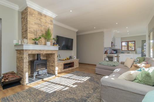 3 Bedroom House for sale in Clearwater Estate