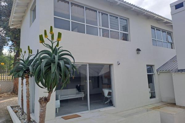 Welcome to your new home in the heart of Greatbrak River! This charming 3-bedroom, 1-bathroom apartment offers comfort, convenience ...