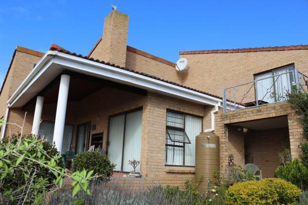 Timeless design, undisturbed Kabeljous sea and mountain view.
This stunning home offers you the following:
2 Bedrooms 
2 ...