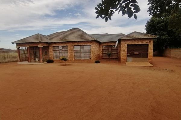 Dual Mandate
A great opportunity to own a home in the fast-developing Makotse Village, located just a street away from Lebowakgomo ...