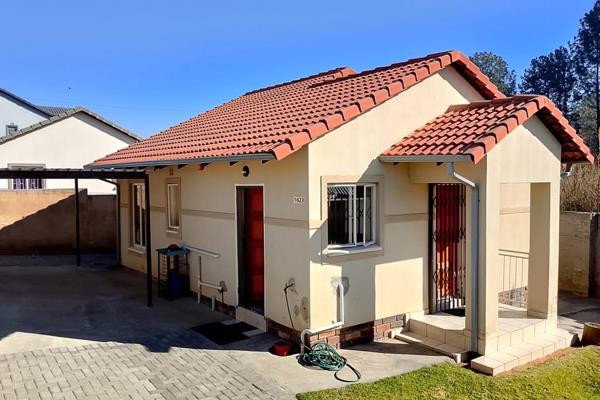 This unique and well-maintained

2-bedroom, 2-bathroom home is nestled in a secure 24-hour security complex, offering peace of mind ...