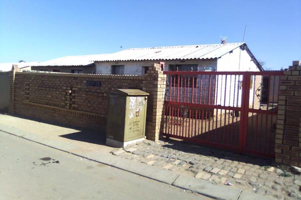 4roomed house at Central Soweto,,Zola North with 2 outside
rooms,,the house is under renovations soonest TLC
Going for R6000 per ...