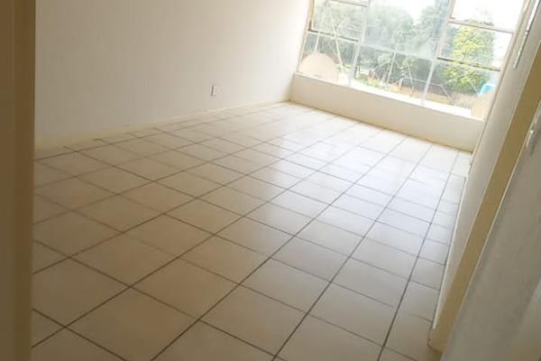 One spacious bedroom, open plan lounge and kitchen with full bathroom.

Recently renovated and located in a convenient location with ...